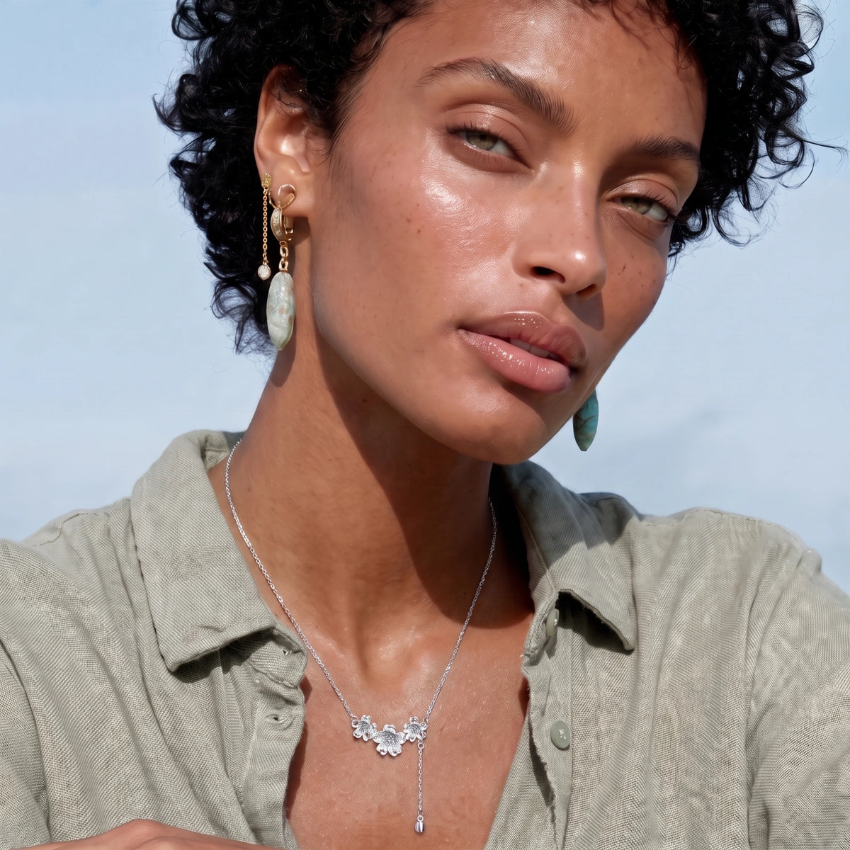 Chasia Silberne Blüten-Lariat